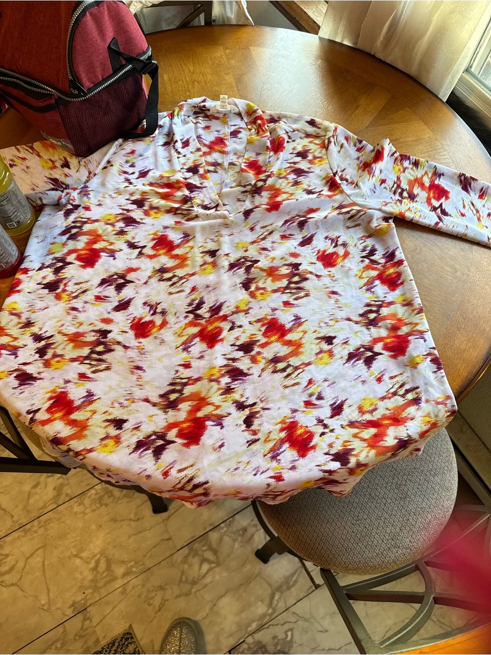 Women's V-Neck Long Sleeve Top in White Multi